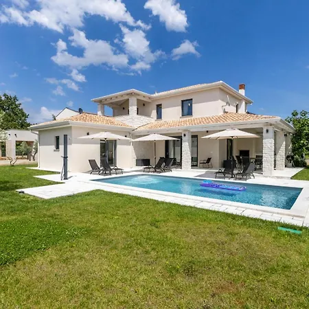 Luni Villa