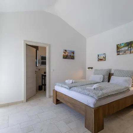 Luni Villa *