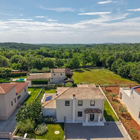 Luni Villa